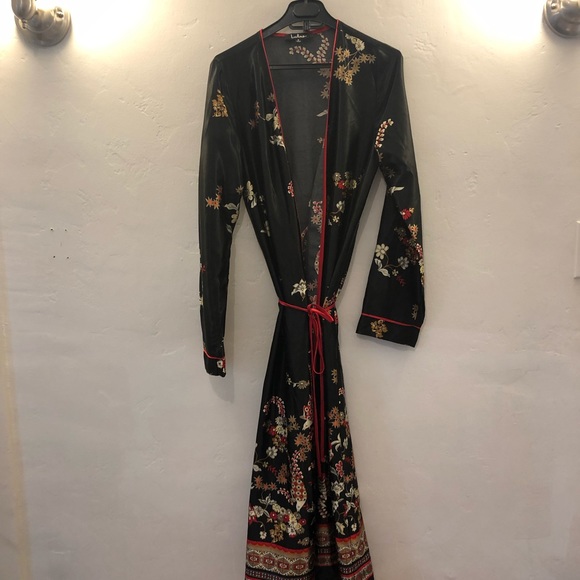 Lulu’s Black Print Satin Kimono - Picture 6 of 8